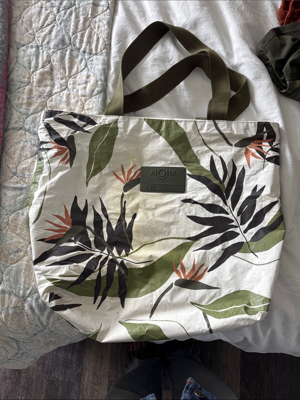 ALOHAS White Tote Bag with Green Leaves and Black Accents